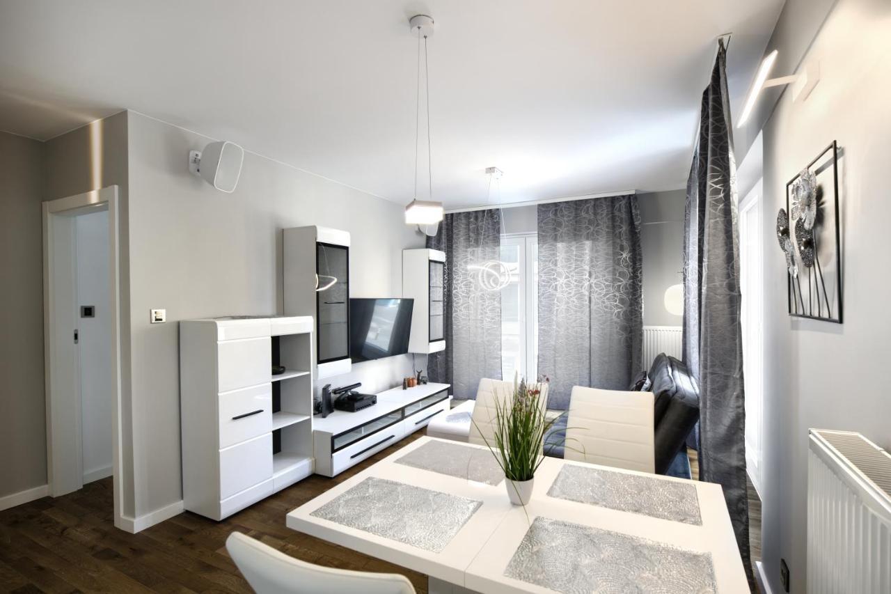 Aboutartapartments - Twin Towers Apartment