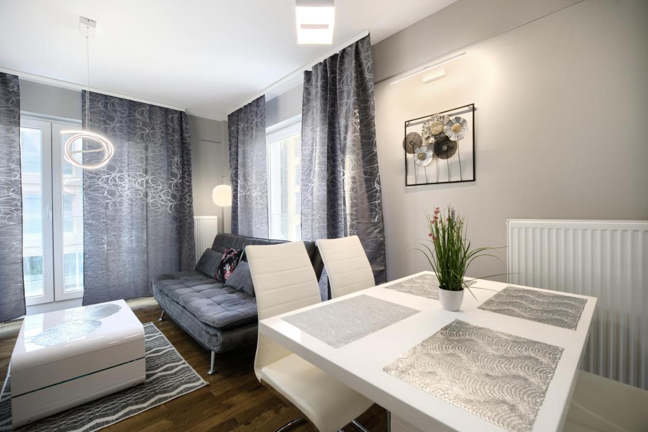 Aboutartapartments - Twin Towers Apartment