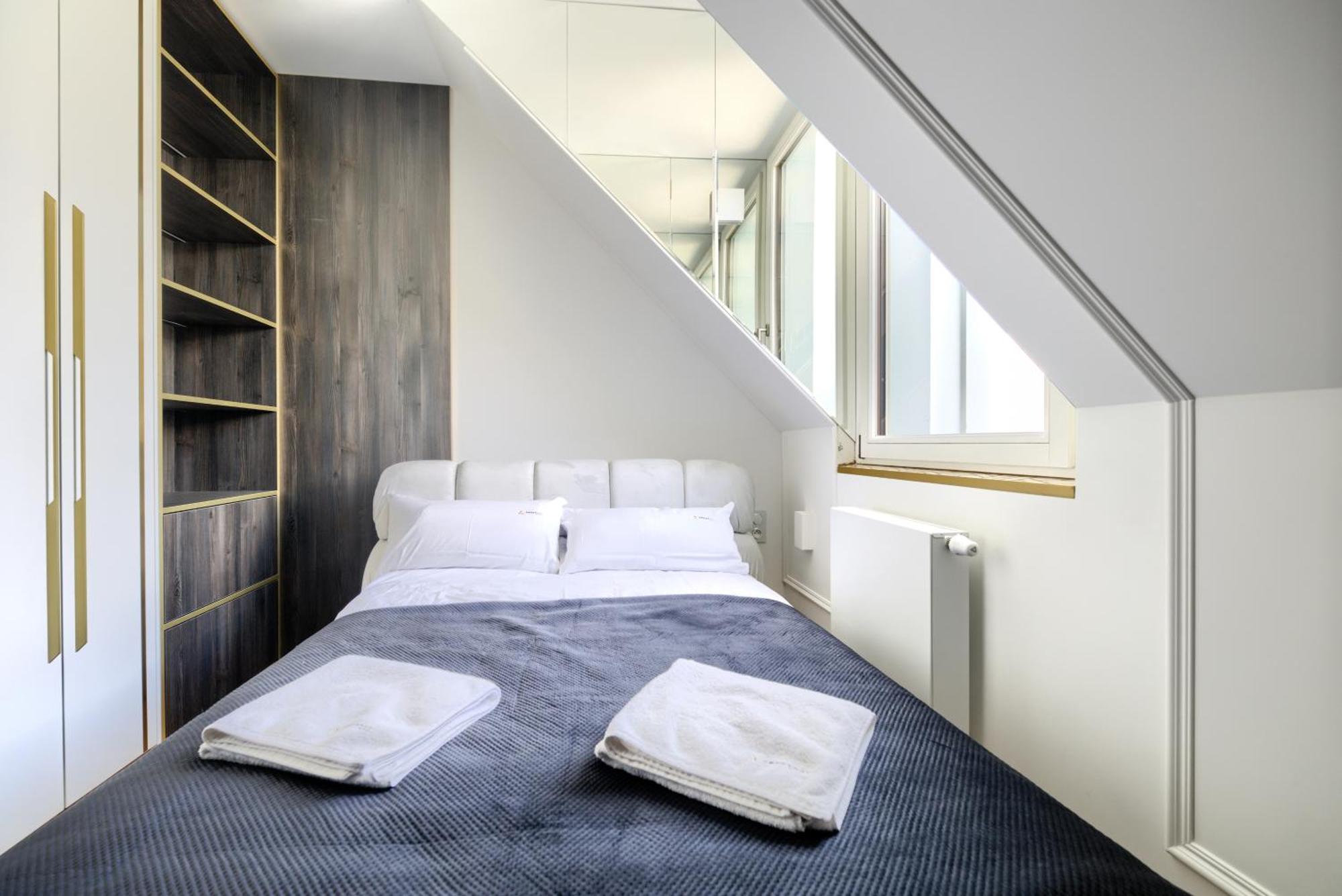 Aboutartapartments - Twin Towers Apartment